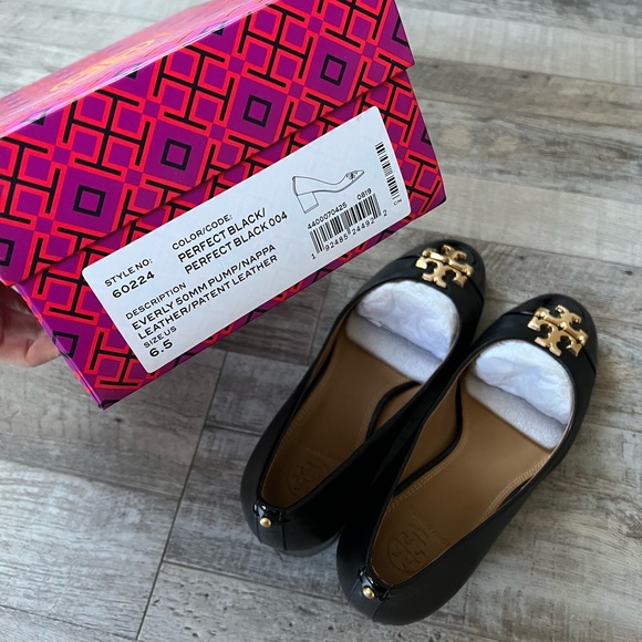 Tory Burch 50MM Pump with Gold Logo - Picture 6 of 6